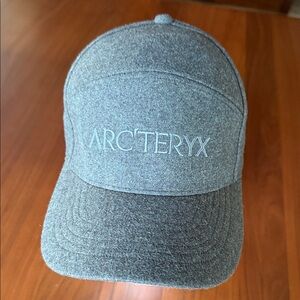 Arc'teryx Wool blend Gray Cap
